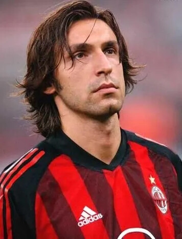 这位前锋的跑动太勤快了