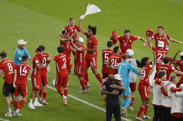 拜仁高层：南看台球迷燃放烟花破坏环境，欧足联肯定会做出处罚