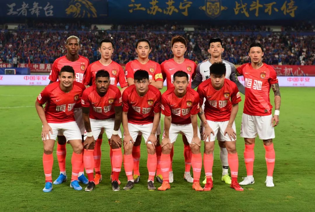 法兰克福主帅：因头球输比赛令人懊恼，遗憾上半场没进第二球