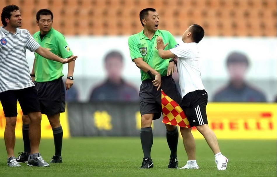 巴萨严打黄牛票！百起转售案震撼揭露，法兰克福战役前瞻