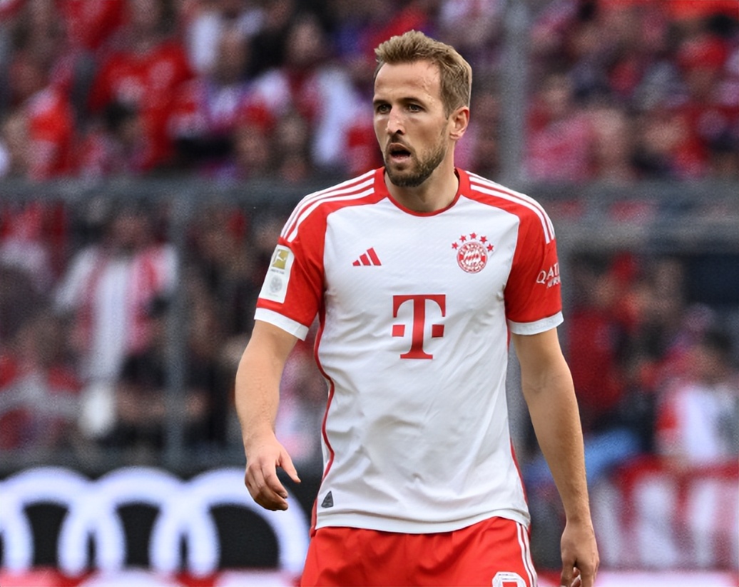 记者守候利物浦基地等待萨拉赫，斯洛特或派其出战国米